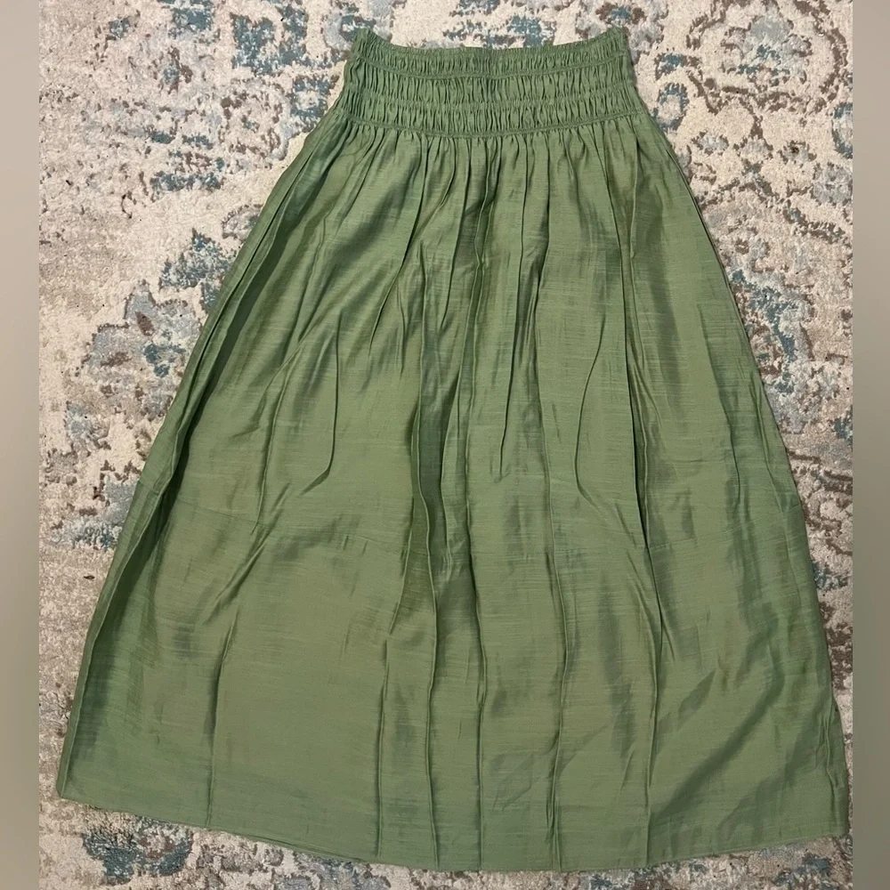 Vince Smocked Midi Skirt in Pistachio XS - Picture 3 of 6